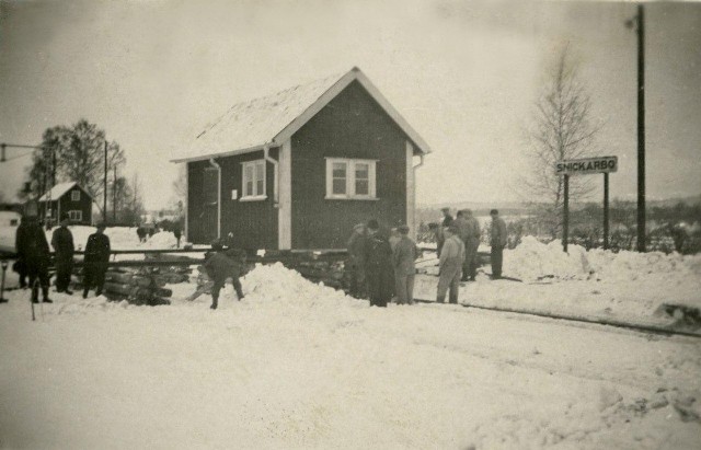 Fil:Snickarbo station.jpg